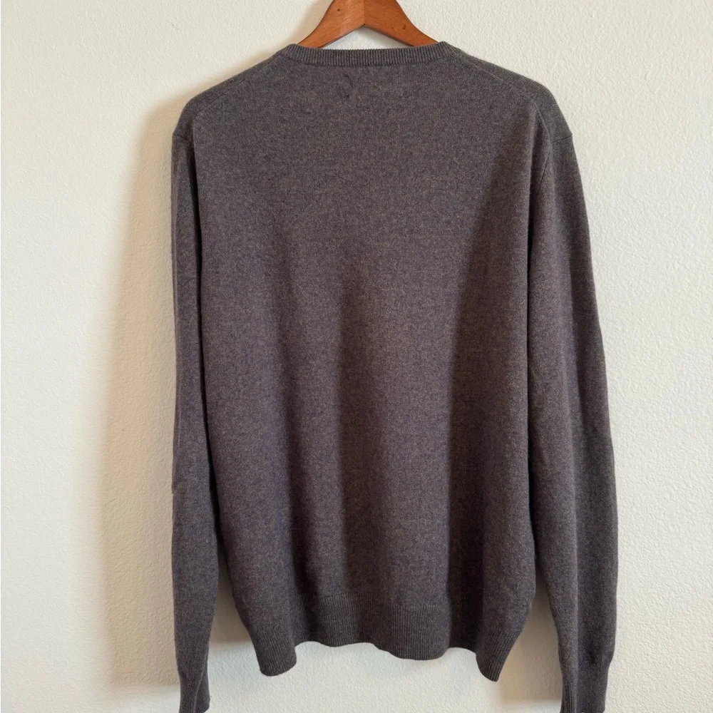 Black Brown 1826 Men’s v-neck cashmere sweater